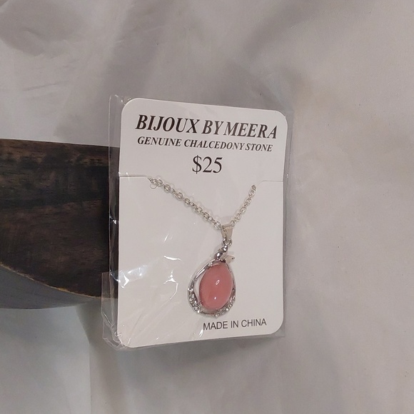 GENUINE CHALCEDONY STONE PENDANT NECKLACE - Picture 2 of 3